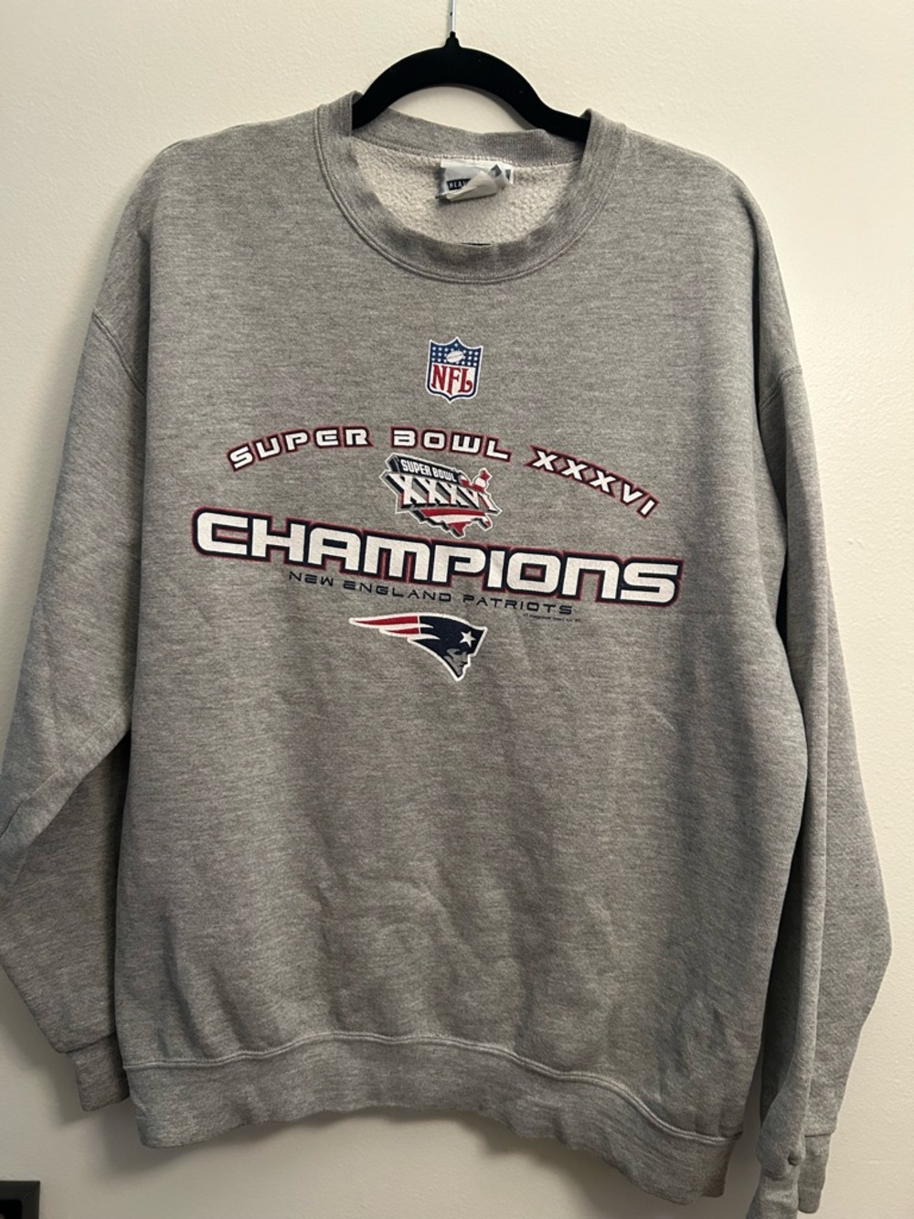 New England Patriots Super Bowl XXXVI Champions Gray Crewneck Sweatshirt